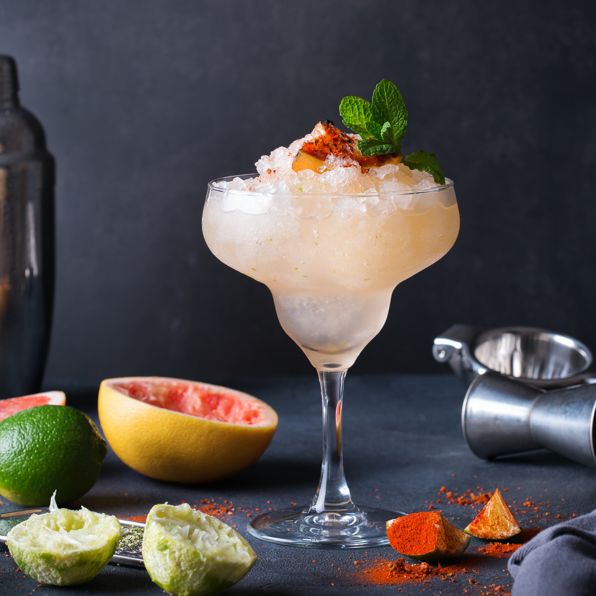 Ledena Meskal Paloma (Frozen mezcal paloma)