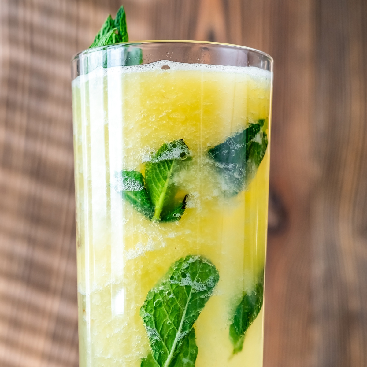 Ananas Nana Kajpirinja (Pineapple and Mint Caipirinha)