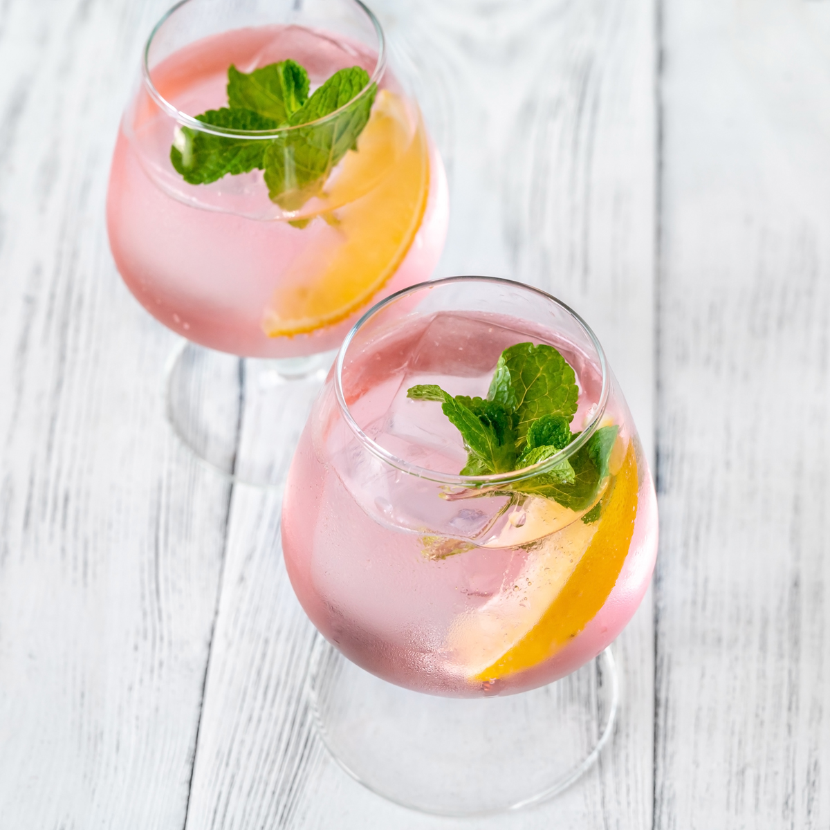Pink Votka Limunada (Pink vodka lemonade)