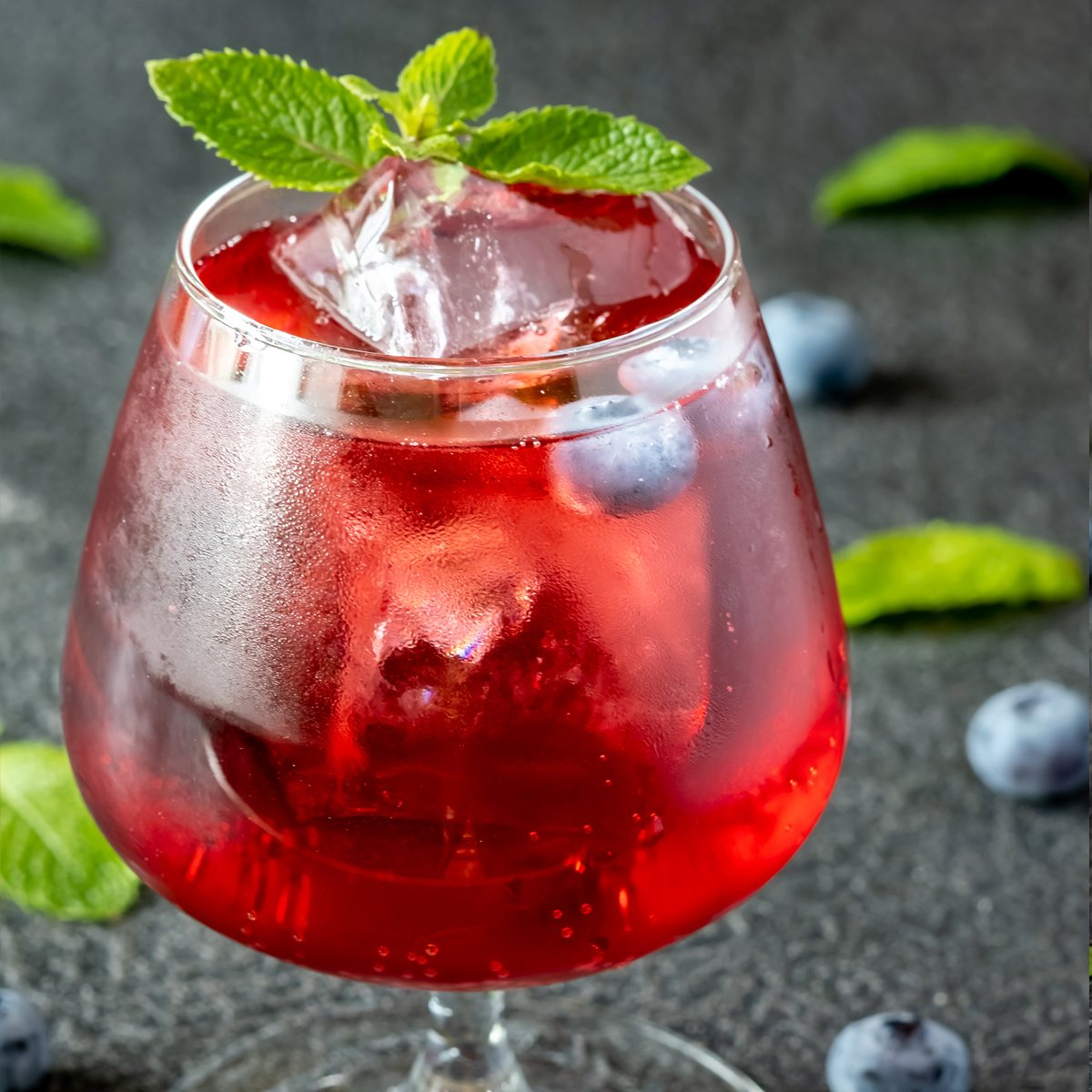 Borovnica Džin Smash (Blueberry Gin Smash)