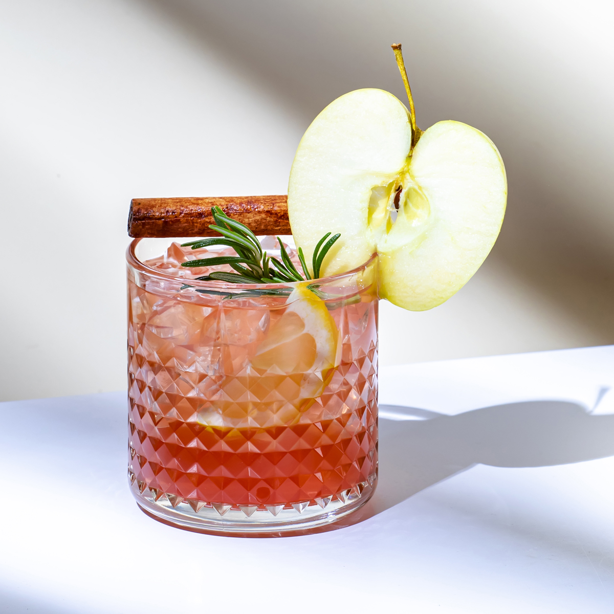Crvena Jabuka (Red Apple)