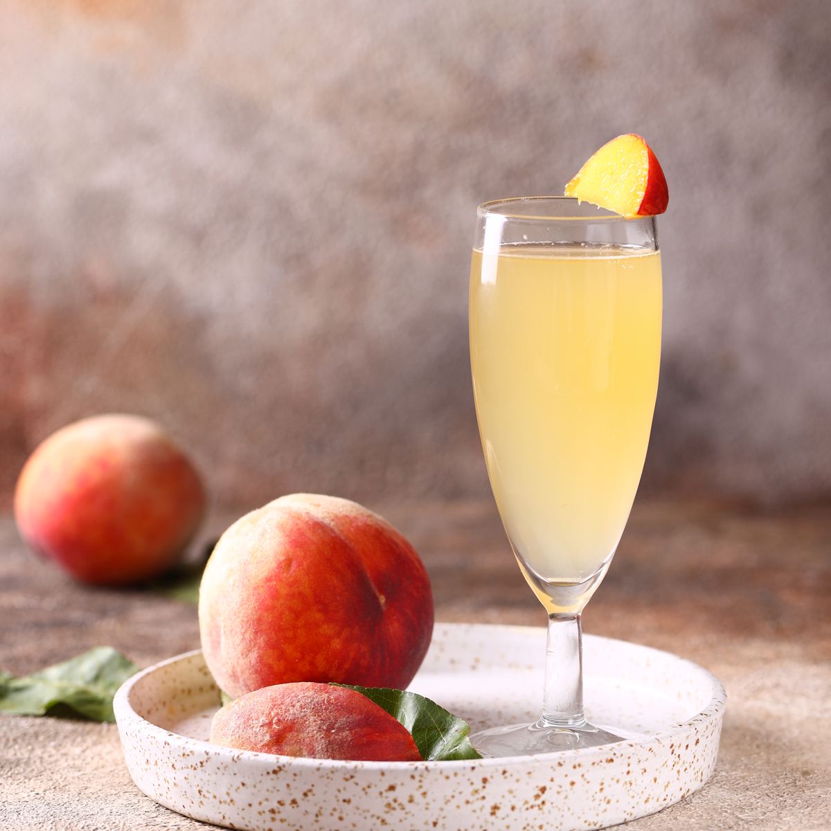 Belini sa Breskvom i Kardamomom (Cardamom Peach Bellini)